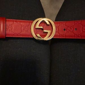 Women Gucci’s belt .. worn a few times